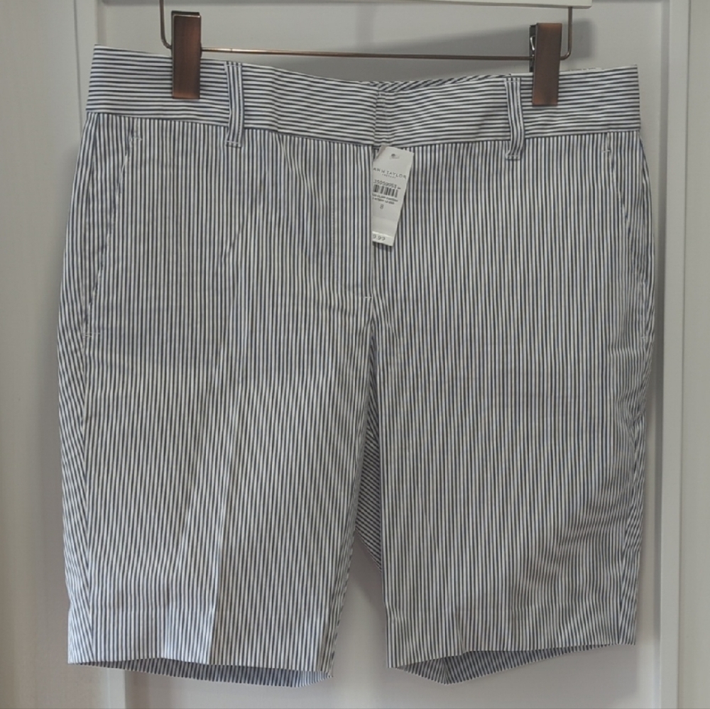 Ann Taylor Factory NWT Classic Navy Blue White Striped Seersucker Shorts Size 8